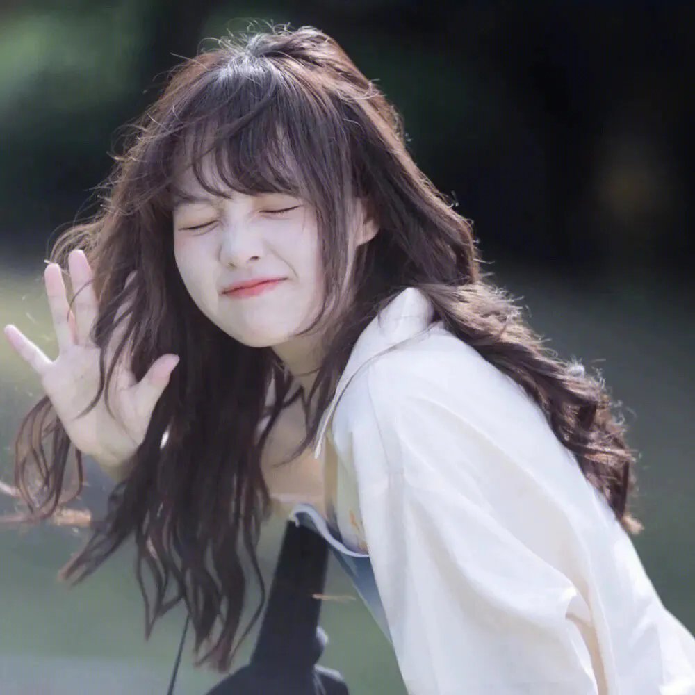 街上流行红裙子